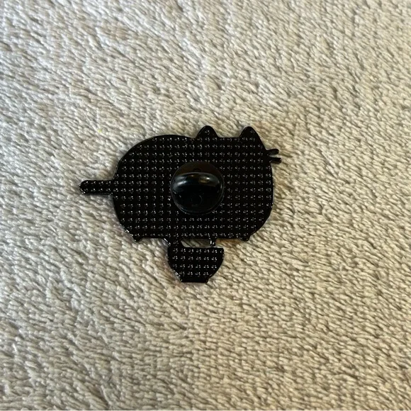 Pusheen with Cereal Enamel Pin - Picture 3 of 5